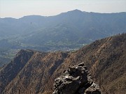 66 Vista sull'ultimo tratto della linea tagliafuoco appena salita